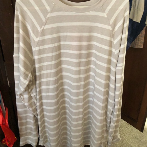 LuLaRoe Erin Top XL - Picture 3 of 6